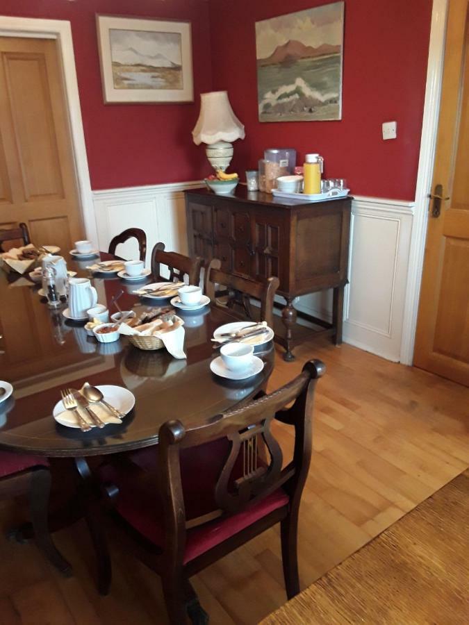 Fuchsia House Bed And Breakfast Connemaraレンバイル エクステリア 写真